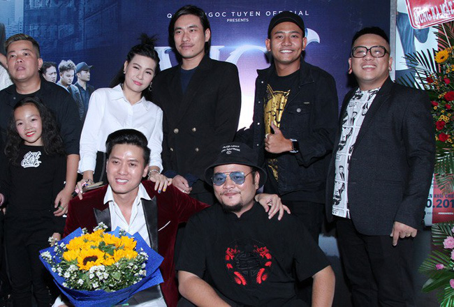 Kiều Minh Tuấn và Cát Phượng rạng rỡ đi dự sự kiện nhưng lại cố tình giữ khoảng cách với nhau-5