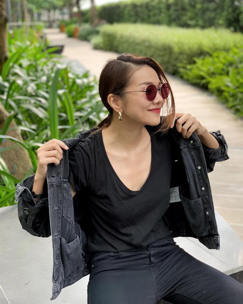 Diva Hồng Nhung U50 vẫn diện bikini khoe dáng nuột nà - Hà Tăng mang giầy há mõm mà sao thần thái đến thế-6