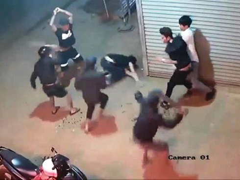 Bé trai 5 tuổi sống trong thân hình người cóc” vì sai lầm của mẹ hiện giờ ra sao?-4