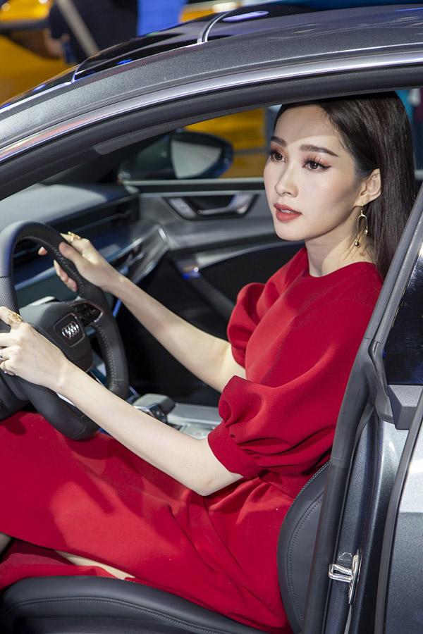 Xinh đẹp là thế, HH Đặng Thu Thảo vẫn bị các thánh soi tăm tia bởi lỗi trang điểm này-7