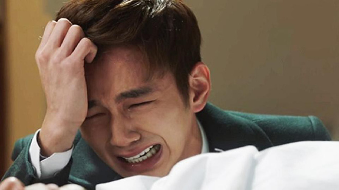 Làm đổ bát mỳ ra giường, bố lao ra đánh con trai xong mới biết 1 sự thật rơi nước mắt-2