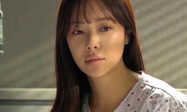 Vợ vừa tỉnh lại sau cuộc phẫu thuật, câu đầu tiên mà chồng nói khiến vợ chỉ muốn khóc nghẹn-1