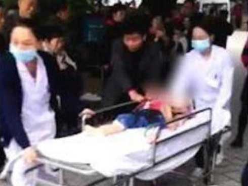 Bị gãy chân, nữ sinh Nhật kiên cường bò hết đường đua-1