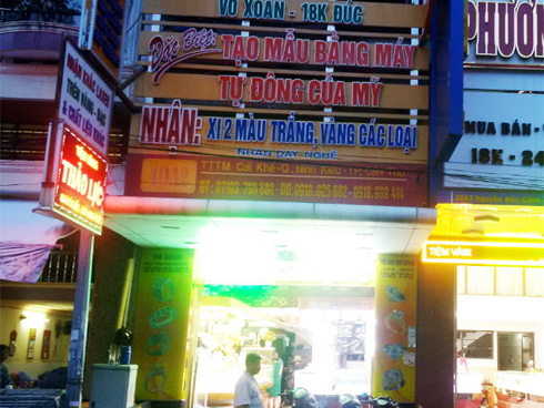 Anh thợ điện nói gì về nghi vấn chim mồi được nêu tại buổi họp báo vụ đổi 100 USD?-2