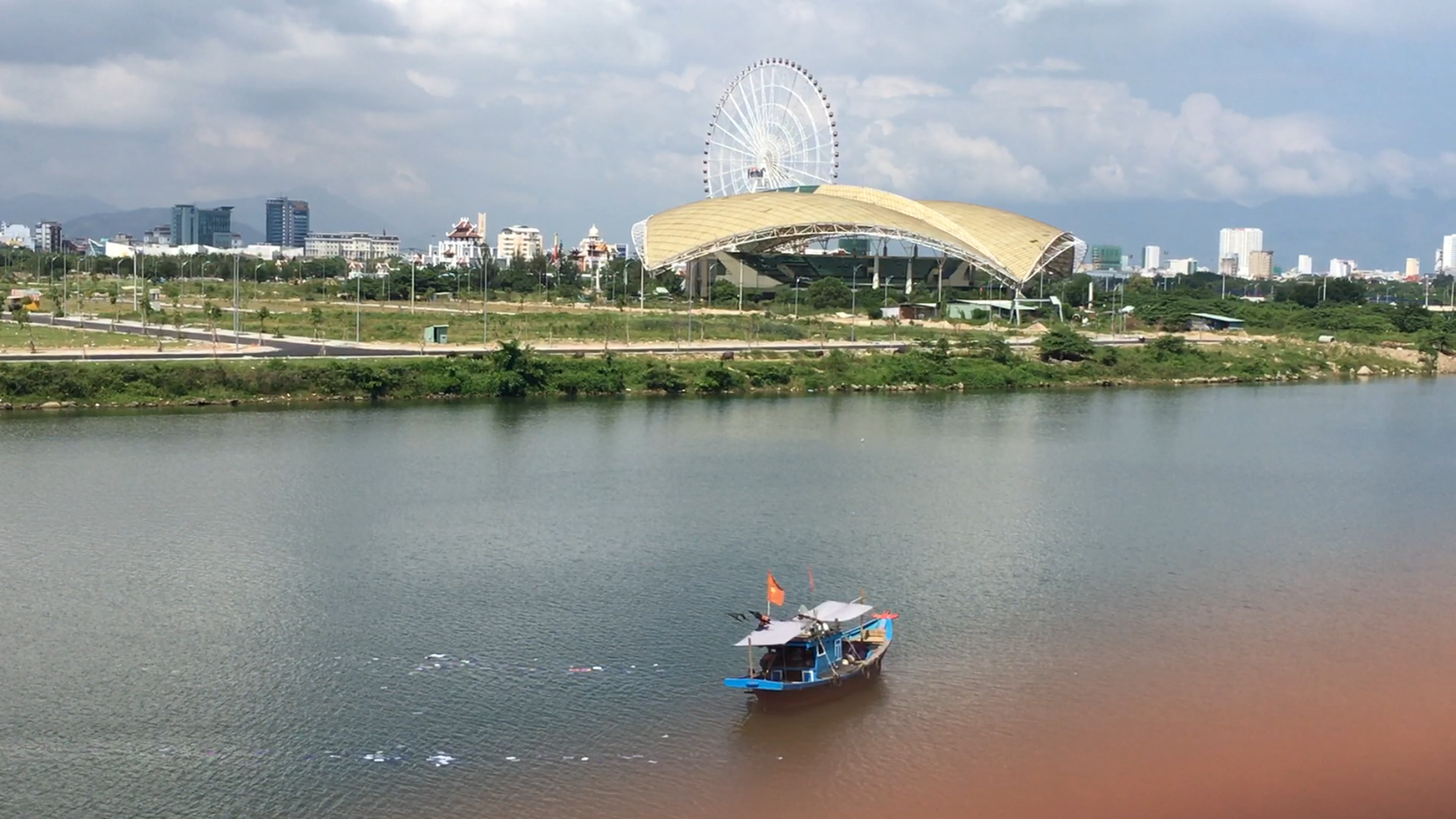 Giận người yêu, nam thanh niên 24 tuổi đập nát điện thoại rồi nhảy cầu tự tử-2