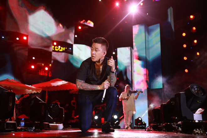 Tuấn Hưng - 2 lần quỳ sụp và bật khóc-3