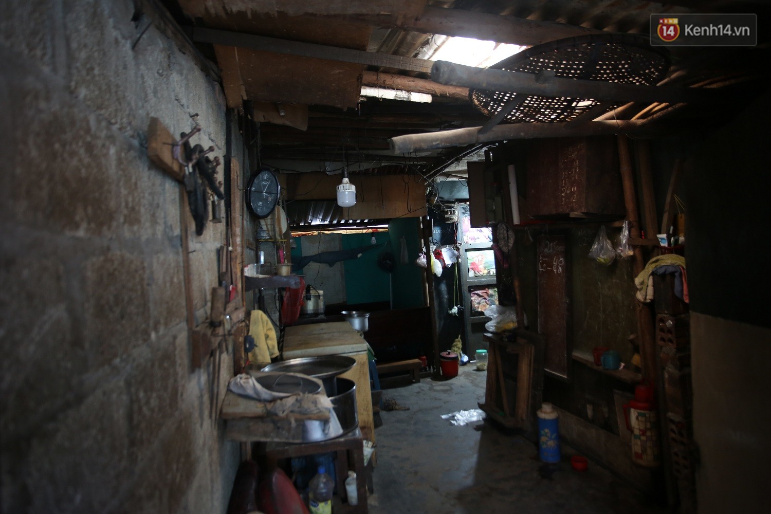 Khu ổ chuột của hơn 15.000 người sống treo trên di sản thế giới ở Kinh thành Huế-5