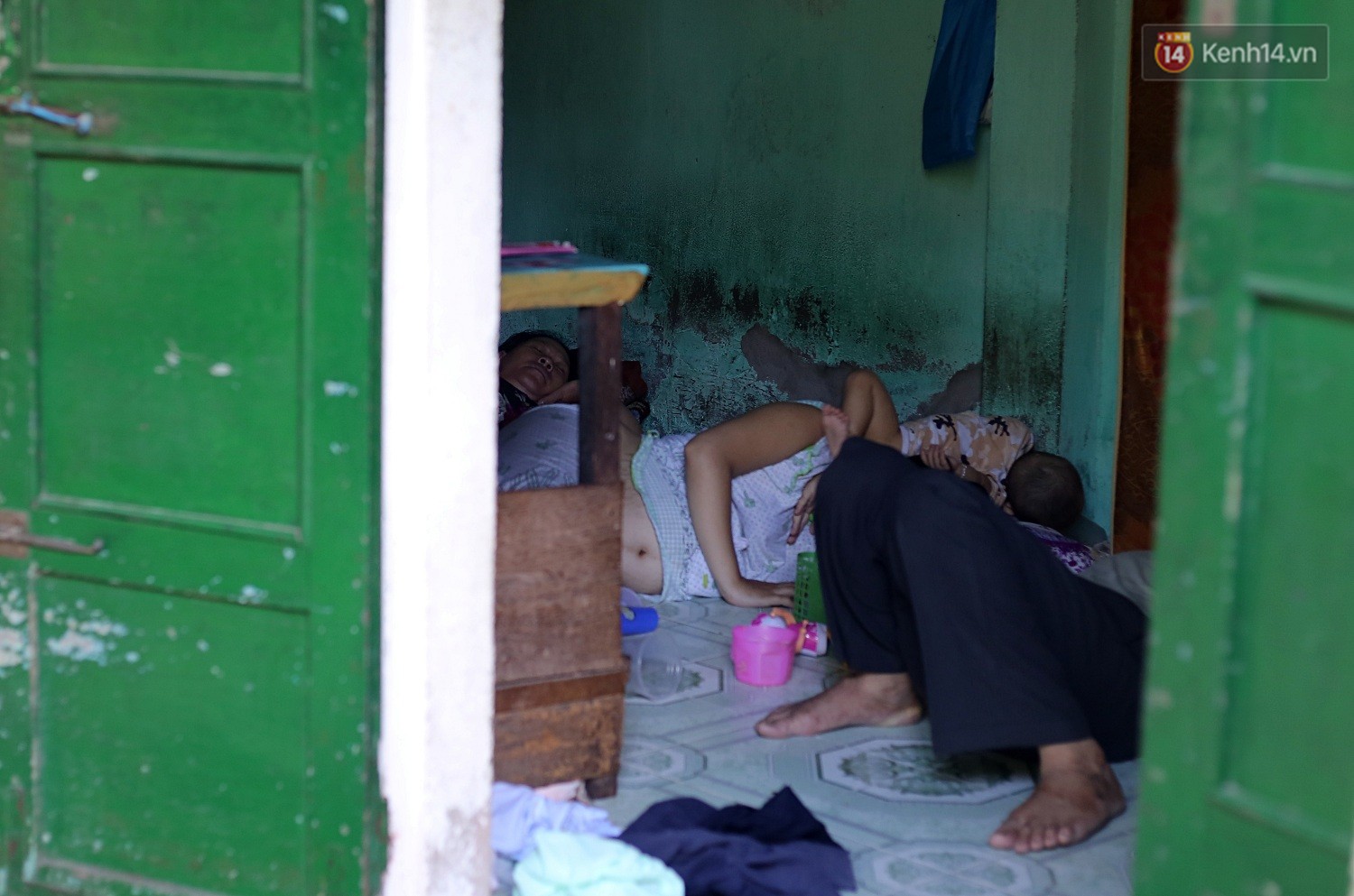 Khu ổ chuột của hơn 15.000 người sống treo trên di sản thế giới ở Kinh thành Huế-6