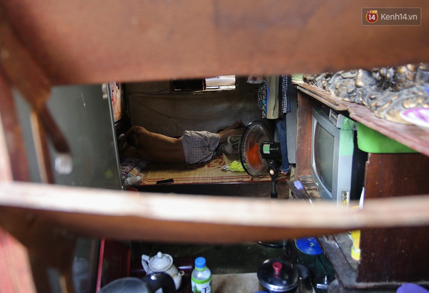 Khu ổ chuột của hơn 15.000 người sống treo trên di sản thế giới ở Kinh thành Huế-10