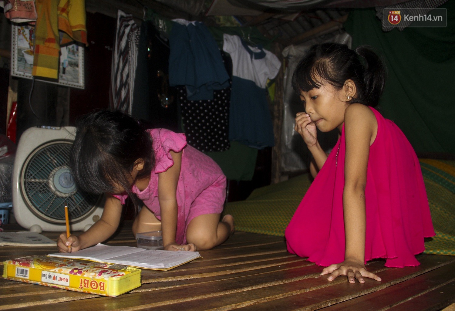 Khu ổ chuột của hơn 15.000 người sống treo trên di sản thế giới ở Kinh thành Huế-13