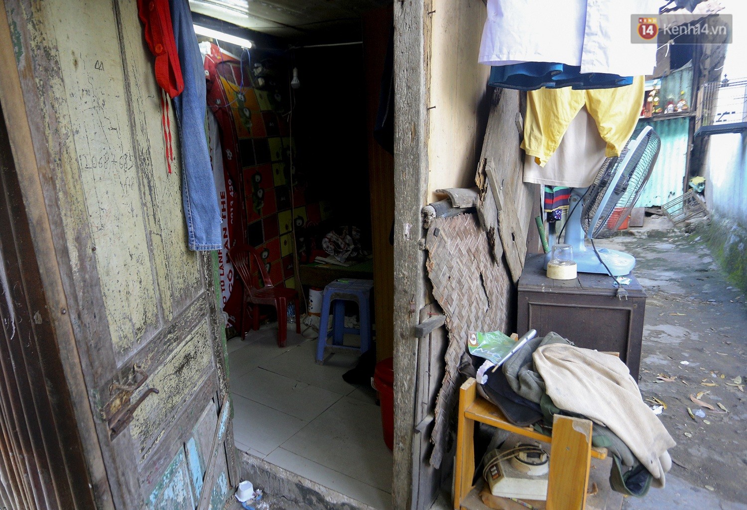 Khu ổ chuột của hơn 15.000 người sống treo trên di sản thế giới ở Kinh thành Huế-7