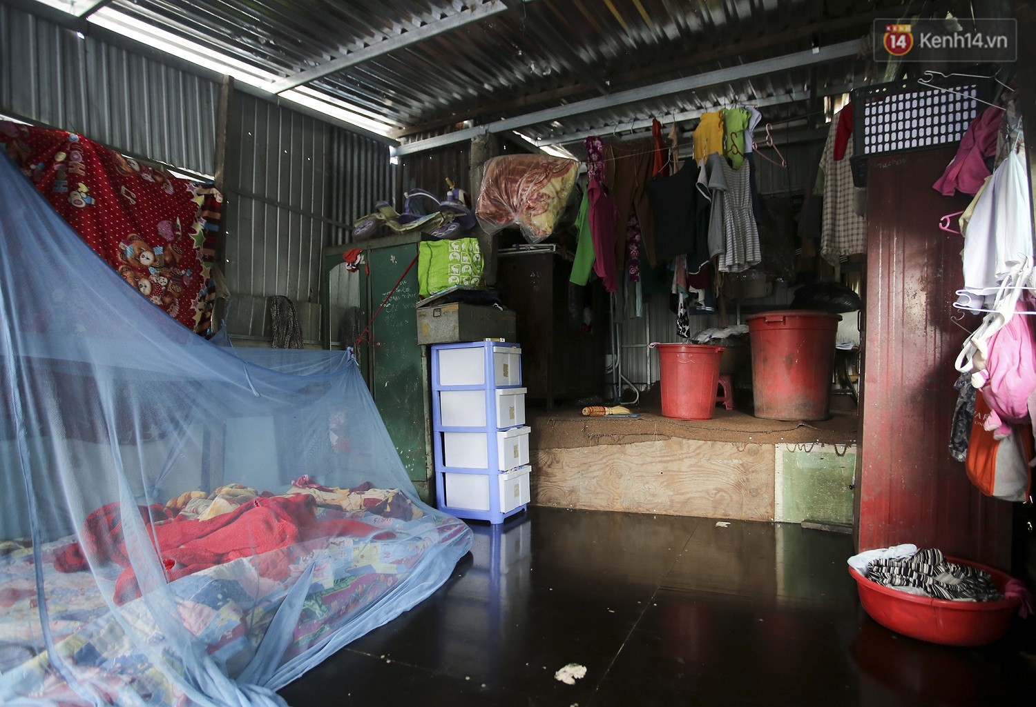 Khu ổ chuột của hơn 15.000 người sống treo trên di sản thế giới ở Kinh thành Huế-9