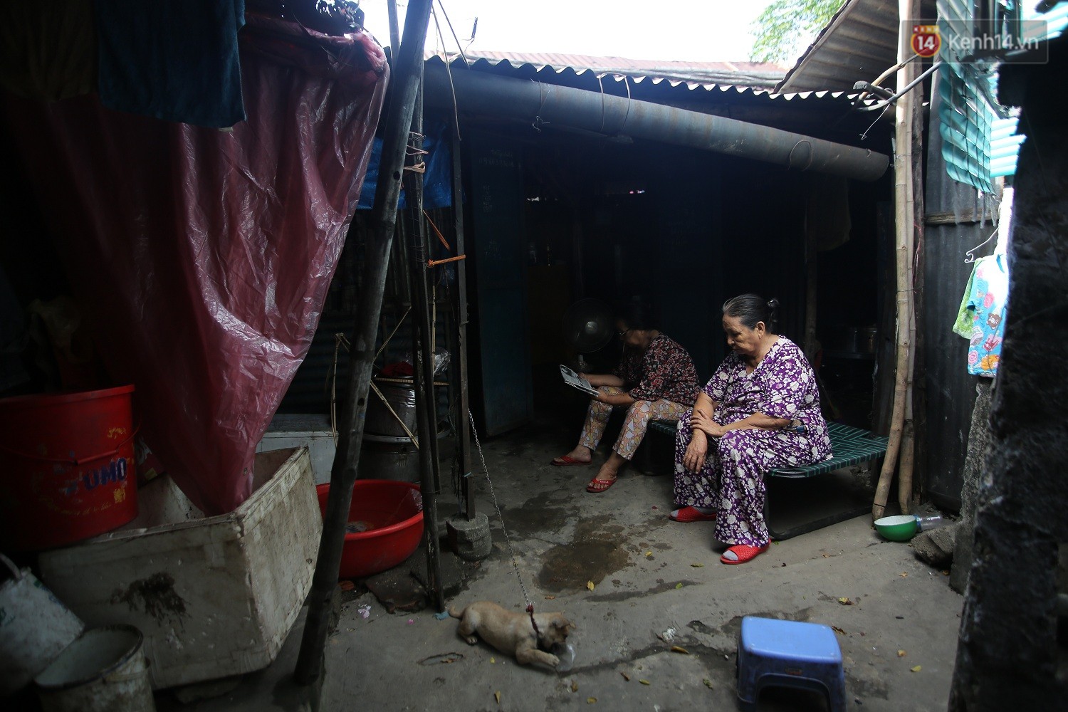 Khu ổ chuột của hơn 15.000 người sống treo trên di sản thế giới ở Kinh thành Huế-16