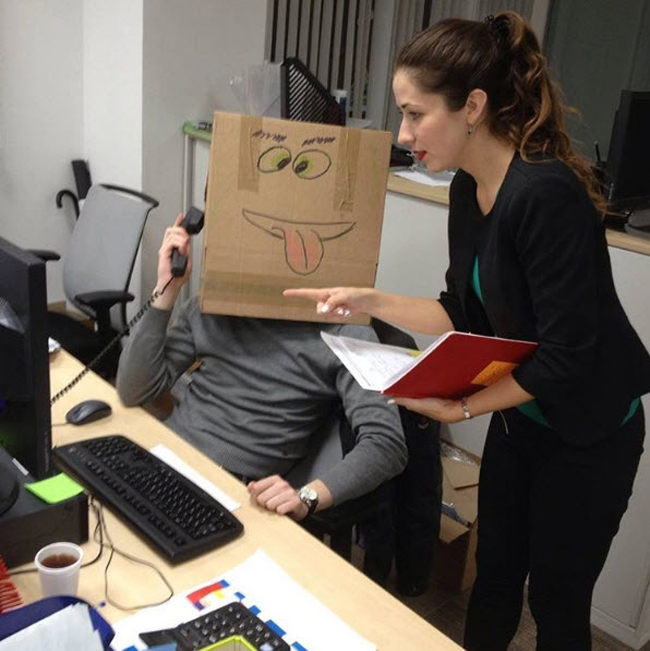 Dân công sở đôi lúc cũng vui nhộn để quên đi mệt mỏi-8