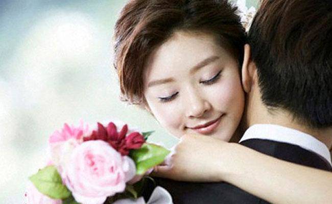 Chồng trẻ cay đắng với món quà của gã hàng xóm đa tình tặng vợ mình-1