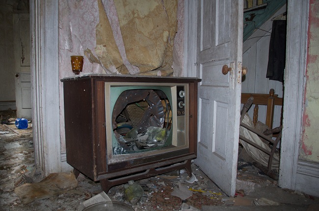 Đột nhập những ngôi nhà ma ám đáng sợ nhất không ai dám ở-2