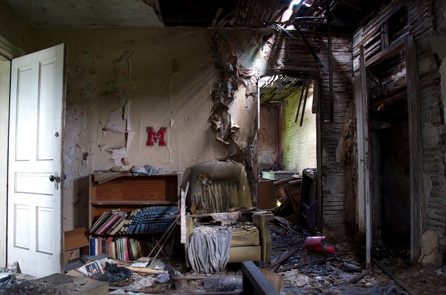 Đột nhập những ngôi nhà ma ám đáng sợ nhất không ai dám ở-4