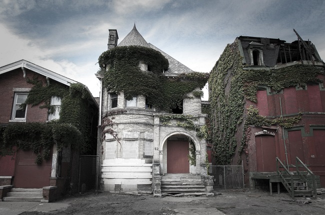 Đột nhập những ngôi nhà ma ám đáng sợ nhất không ai dám ở-9