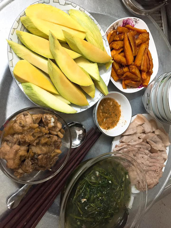 Nàng dâu làm mâm cơm bắt mắt lại nhận cái lắc đầu ngán ngẩm của mẹ chồng-2