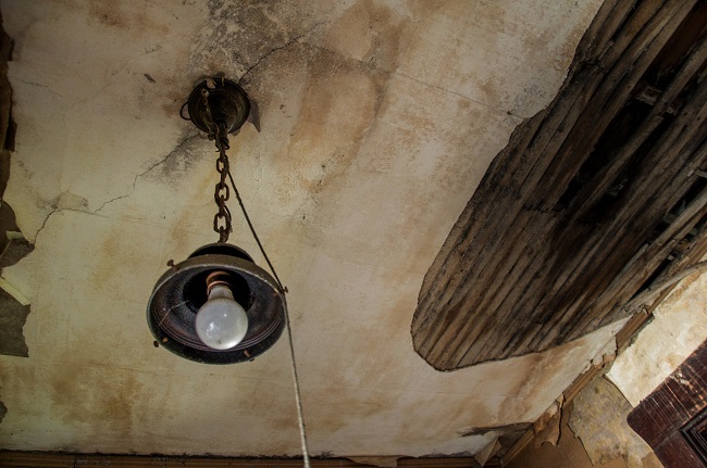 Đột nhập những ngôi nhà ma ám đáng sợ nhất không ai dám ở-18