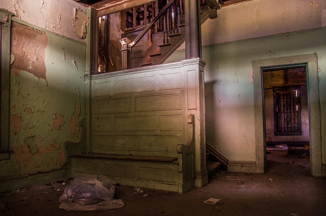 Đột nhập những ngôi nhà ma ám đáng sợ nhất không ai dám ở-20