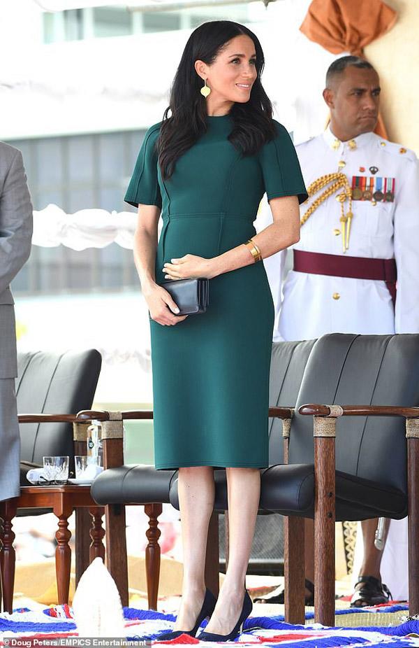 Chỉ một hành động, Công nương Meghan liên tục bị công chúng nói giả tạo”-2