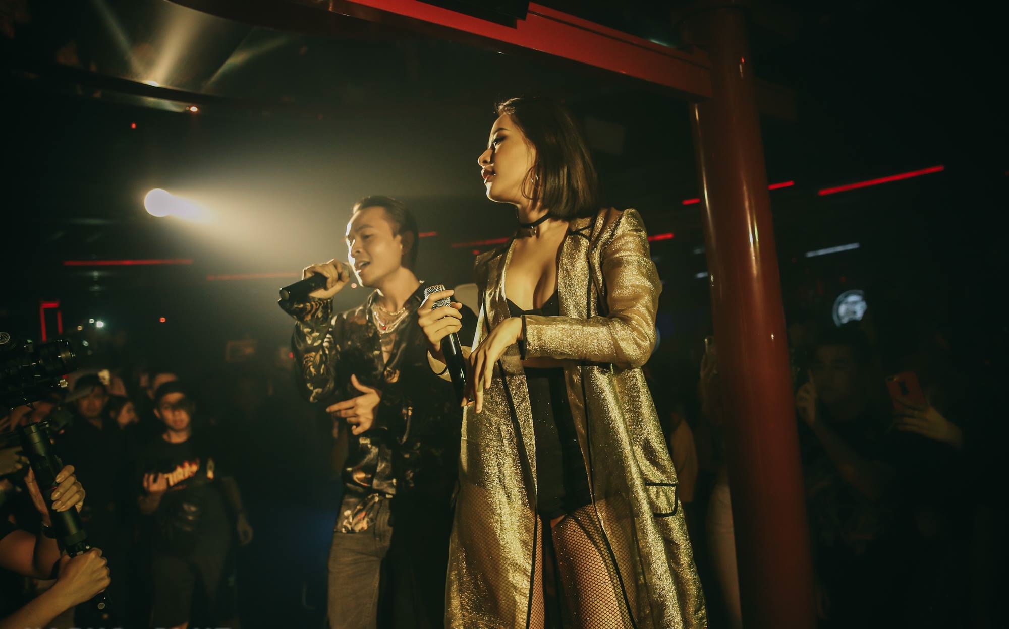 Từ ngày vòng 1 lớn nhanh như thổi, Chi Pu chăm lên đồ sexy hết nấc-5