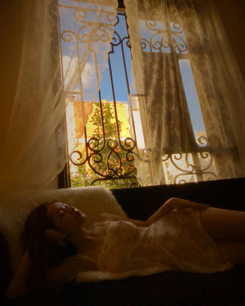 Từ ngày vòng 1 lớn nhanh như thổi, Chi Pu chăm lên đồ sexy hết nấc-10