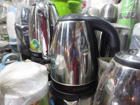 Trút cạn ấm siêu tốc ngay khi vừa đun xong: Sai lầm chết người 10 nhà 9 nhà mắc phải-4