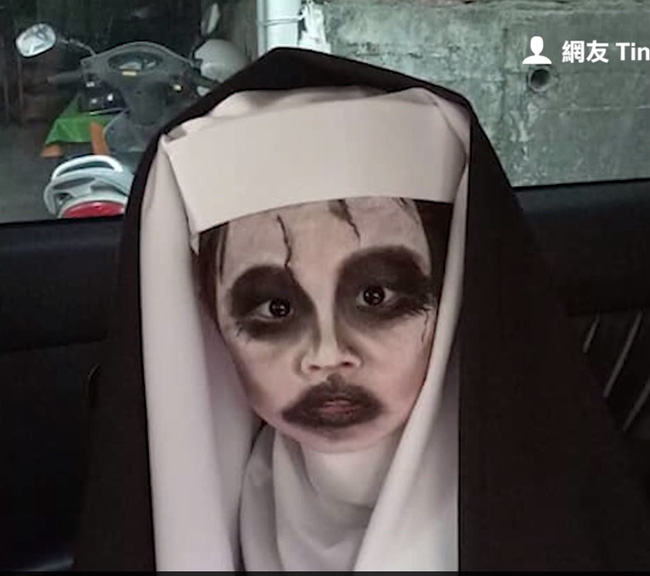 Sau cô bé Vô Diện, dân tình lại được phen cười nghiêng ngả với màn cosplay ác quỷ ma sơ của nhóc tì 4 tuổi-6