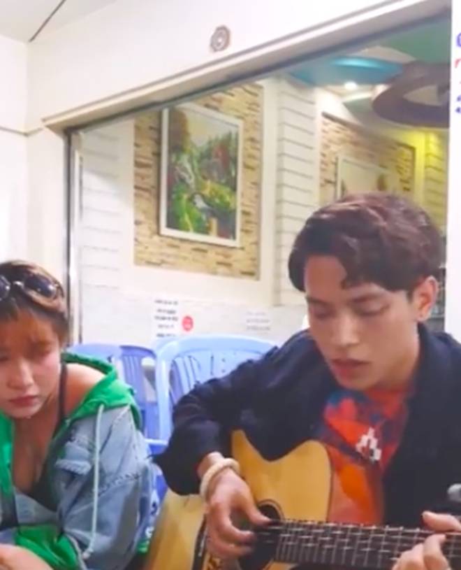 Thấy crush mới chia tay bạn trai, thanh niên liền hát tặng 1 bài và cái kết không ngờ-2