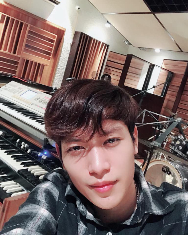 Thấy crush mới chia tay bạn trai, thanh niên liền hát tặng 1 bài và cái kết không ngờ-5