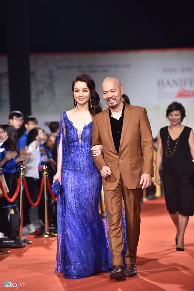 Nhật Kim Anh vấp ngã trên thảm đỏ Liên hoan phim Quốc tế Hà Nội-9