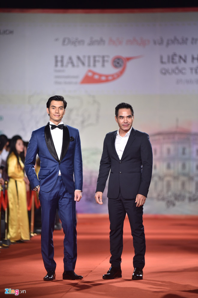 Nhật Kim Anh vấp ngã trên thảm đỏ Liên hoan phim Quốc tế Hà Nội-12