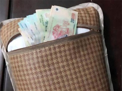 Khi chồng tỉnh táo giấu quỹ đen toàn chỗ hiểm vẫn không lại với những cô vợ có gene thám tử