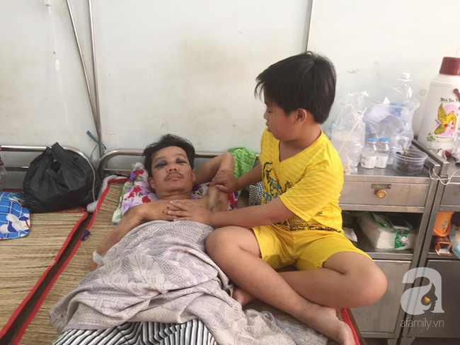 Mẹ bỏ đi lấy chồng, điều ước của bé trai 12 tuổi sống với người cha khờ bệnh tật khiến ai cũng xúc động-6