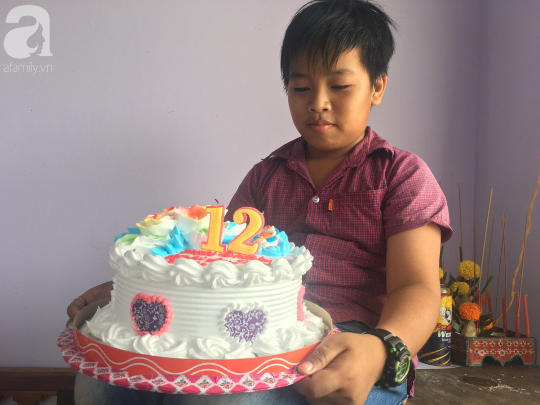 Mẹ bỏ đi lấy chồng, điều ước của bé trai 12 tuổi sống với người cha khờ bệnh tật khiến ai cũng xúc động-9