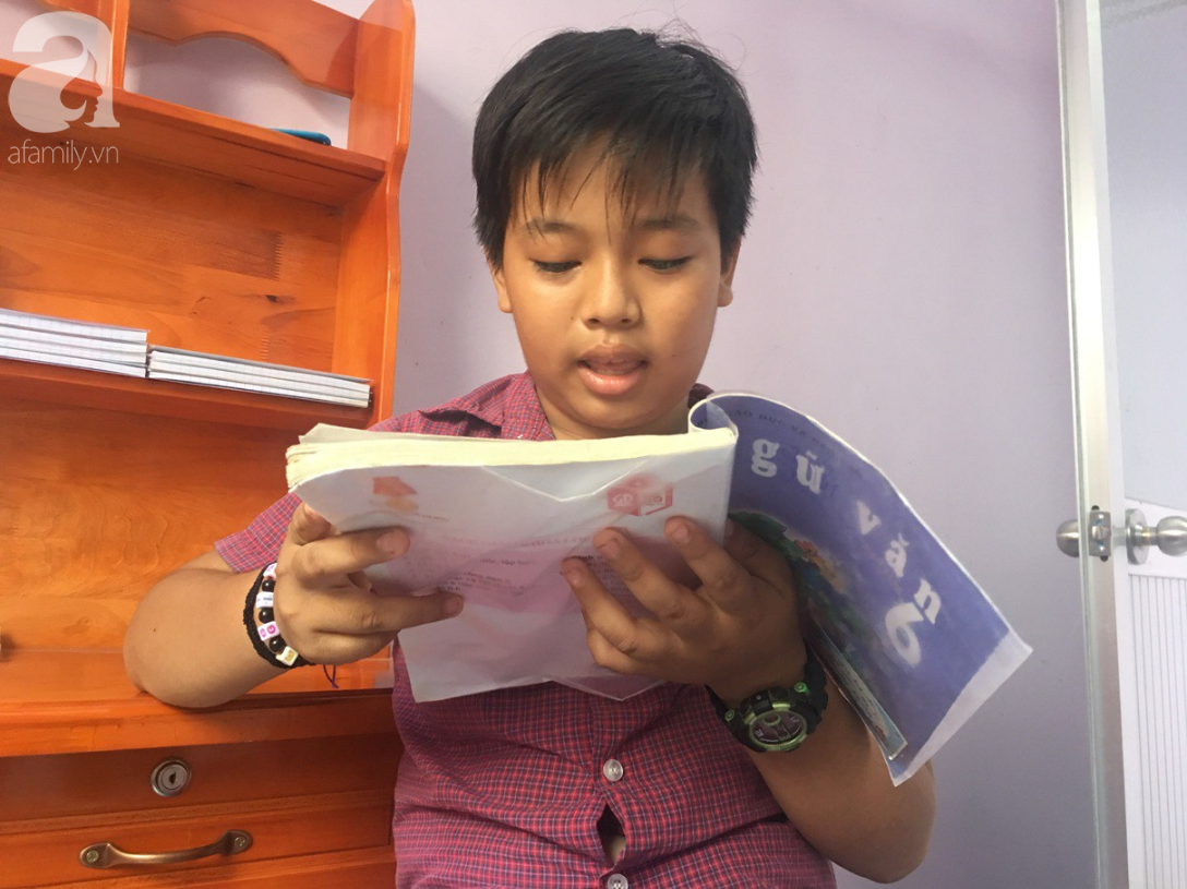 Mẹ bỏ đi lấy chồng, điều ước của bé trai 12 tuổi sống với người cha khờ bệnh tật khiến ai cũng xúc động-7