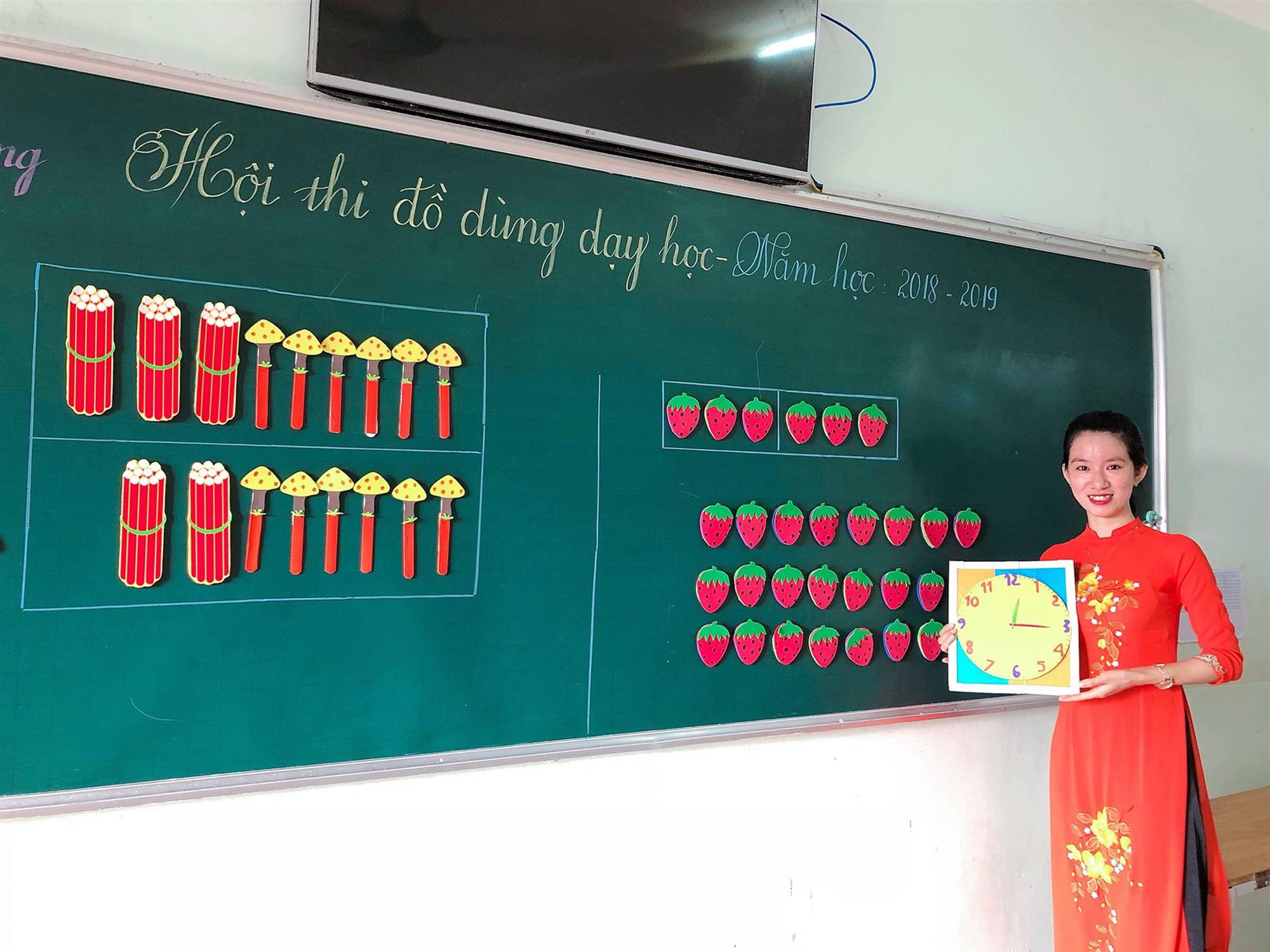 Các cô giáo viết đẹp hơn đánh máy ở Quảng Trị tiếp tục gây sốt với khả năng sáng tạo đồ dùng dạy học không giới hạn-2