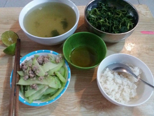 Ngày nào mâm cơm cũng bày đủ món chồng vẫn chê chán thịt cá”, vợ đổi bữa thanh đạm 10k khiến ông xã im re-2