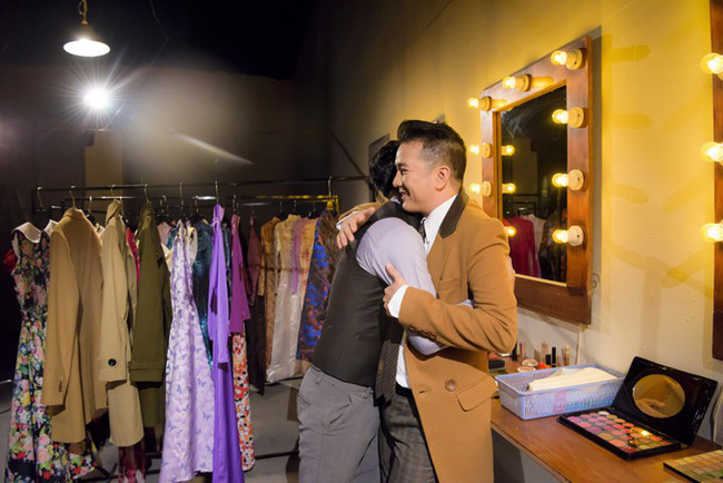 Bước ngoặt khiến Đàm Vĩnh Hưng bất lực nhìn Hoài Lâm suy sụp: Khóc nức nở, quỳ dưới chân xin lỗi khi ra đi!-2