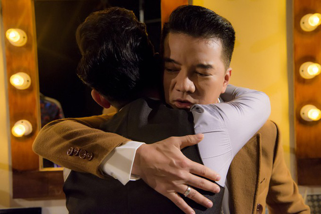 Bước ngoặt khiến Đàm Vĩnh Hưng bất lực nhìn Hoài Lâm suy sụp: Khóc nức nở, quỳ dưới chân xin lỗi khi ra đi!-3