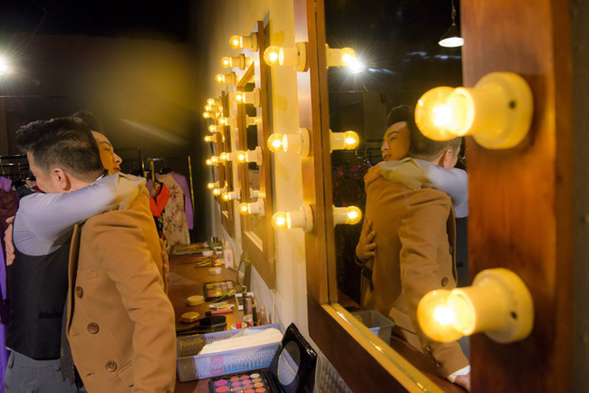 Bước ngoặt khiến Đàm Vĩnh Hưng bất lực nhìn Hoài Lâm suy sụp: Khóc nức nở, quỳ dưới chân xin lỗi khi ra đi!-4