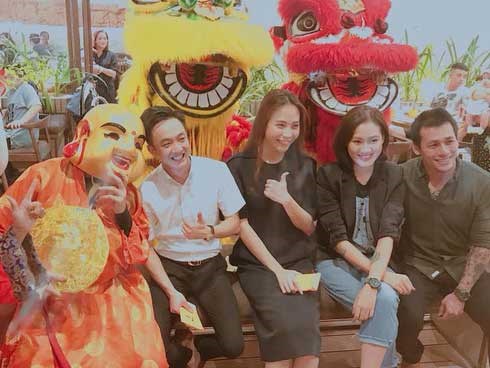Xuất hiện tình tứ bên Đàm Thu Trang, Cường Đô La để lộ thông tin đám cưới trong cuộc trò chuyện với bạn bè