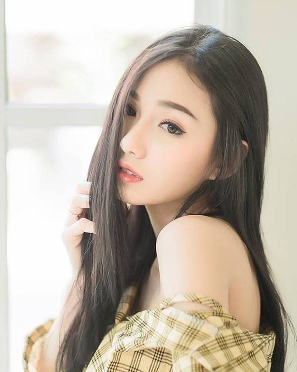 Dung nhan nóng bỏng của nữ y tá bị sa thải vì quá nổi tiếng-8