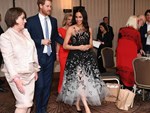 Công nương Meghan Markle lại chơi lớn chọn đầm hơn nửa tỷ đồng khi tới New Zealand-8