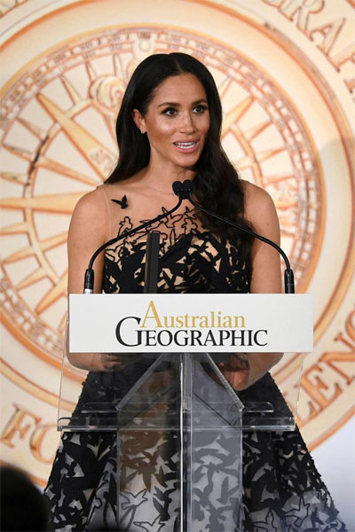 Công nương Meghan trông như nàng công chúa hiện đại trong chiếc váy đẳng cấp giá 300 triệu đồng-2