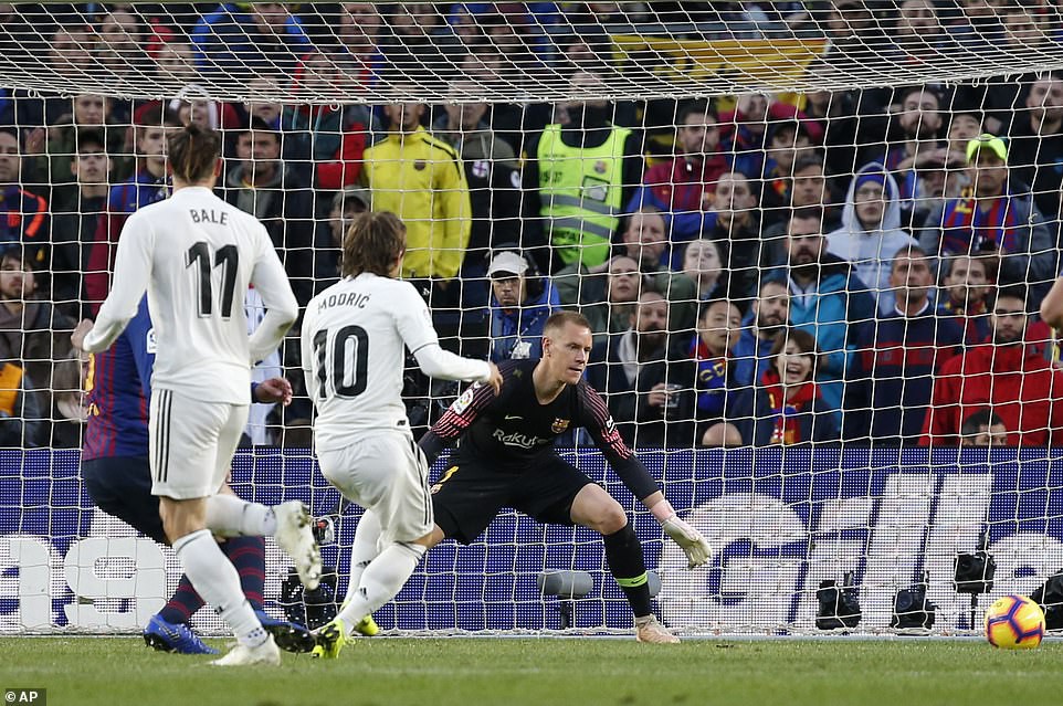 Bạn tri kỷ của Messi ghi 3 bàn, Real Madrid thảm bại nhục nhã 1-5 trước Barca ở trận Siêu kinh điển-13