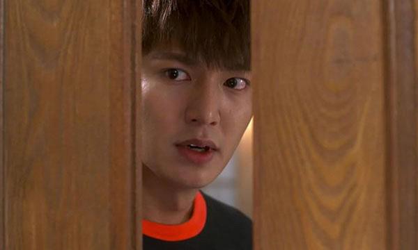 Vợ đẻ nửa năm vẫn bắt chồng nhịn, một đêm nghe tiếng hổn hển tôi đẩy cửa vào thì...-2