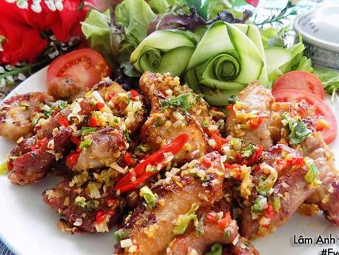 Thịt chiên cháy cạnh đậm đà, cơm nấu bao nhiêu cũng hết